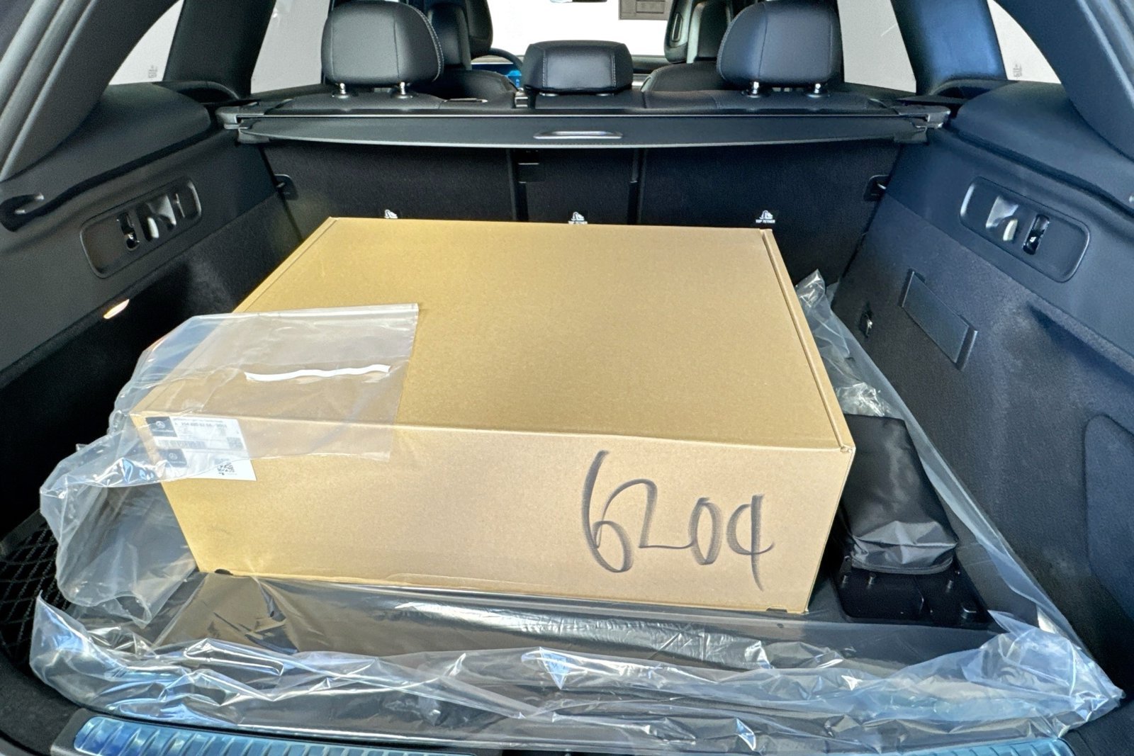 New 2026 Graphite Grey Metallic Mercedes-Benz GLC 300 image 24