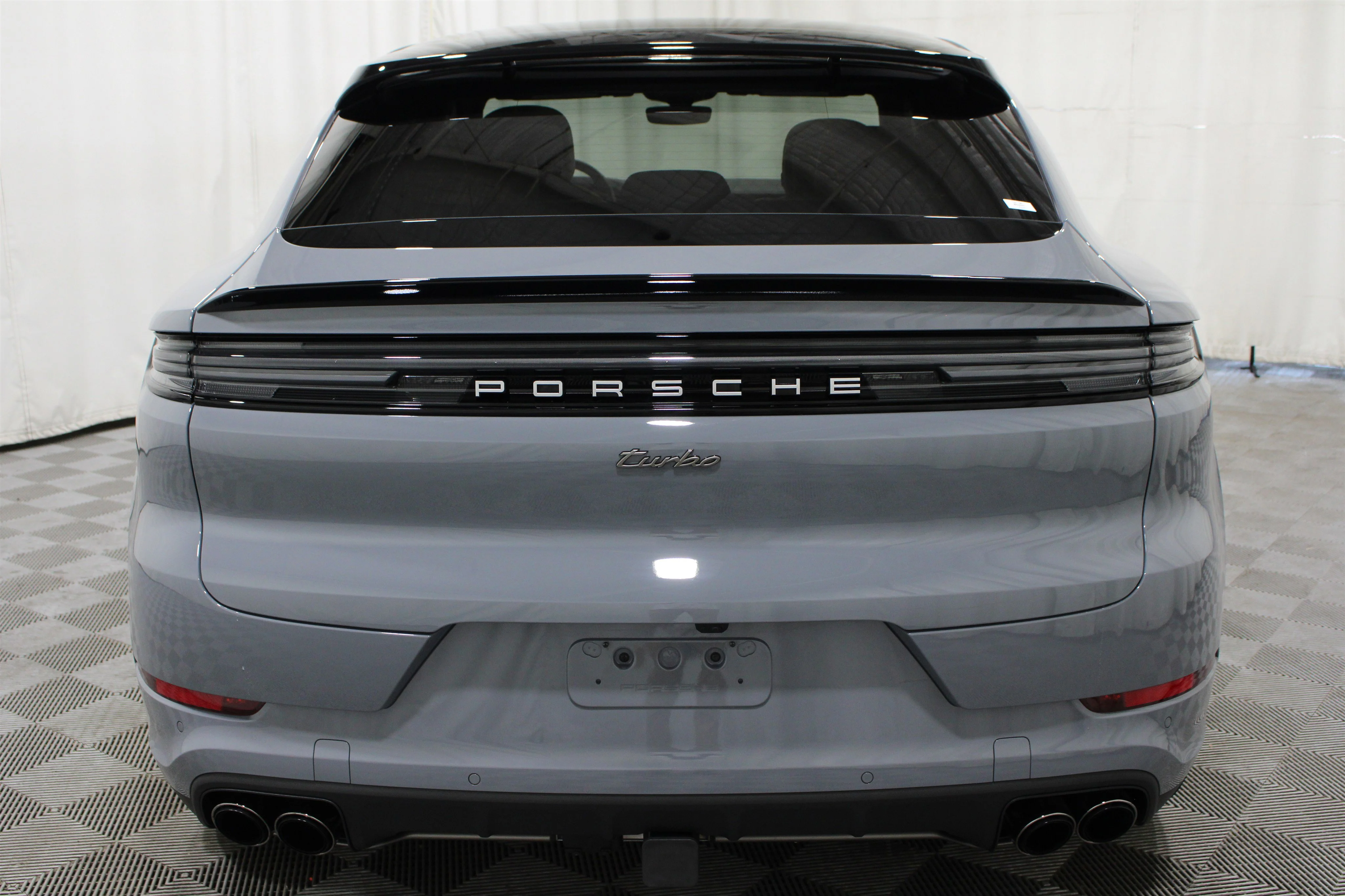 2025 Porsche Cayenne Coup Turbo E-Hybrid - Photo 34