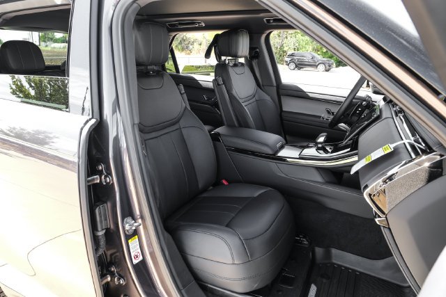 New 2027 Charente Grey Land Rover SE image 37