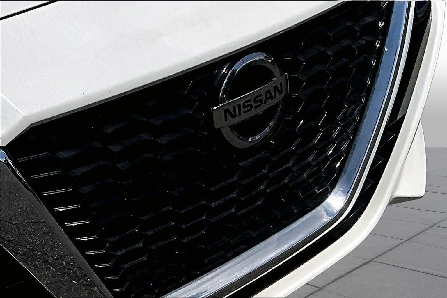 Used 2021 Pearl White Tricoat Nissan 2.5 SV image 30