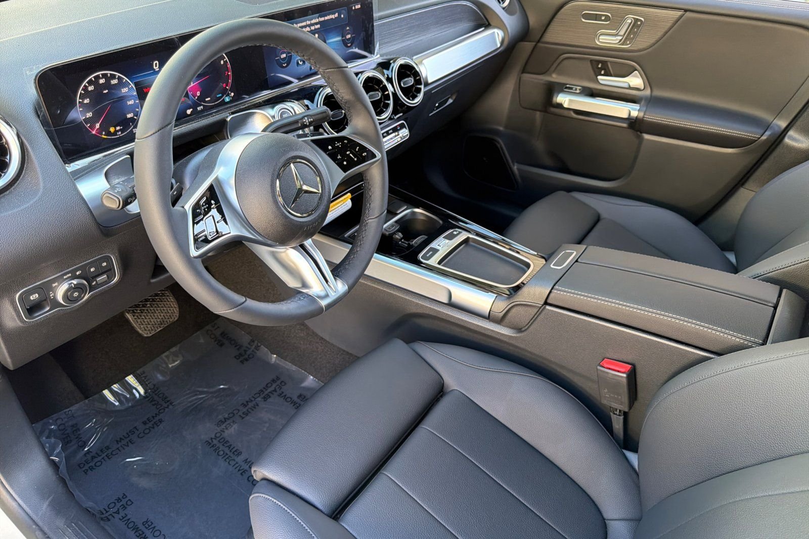 New 2026 Polar White Mercedes-Benz GLB 250 image 13