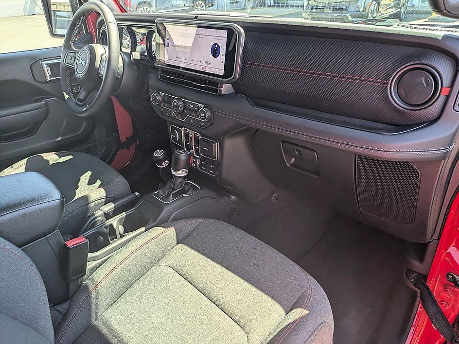 Used 2025 Firecracker Red Clearcoat Jeep Rubicon image 31