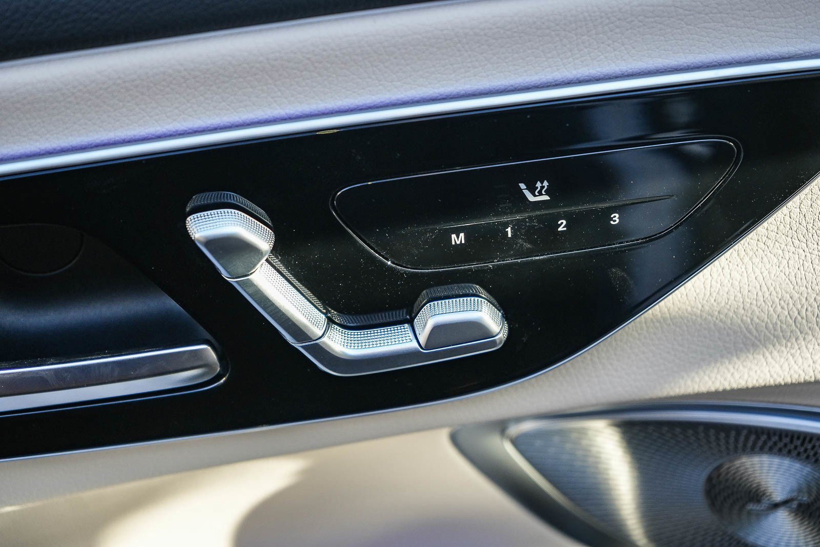 Used 2025 Black Mercedes-Benz 300 image 17