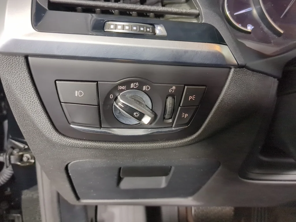 Used 2020 Black BMW xDrive30i image 28