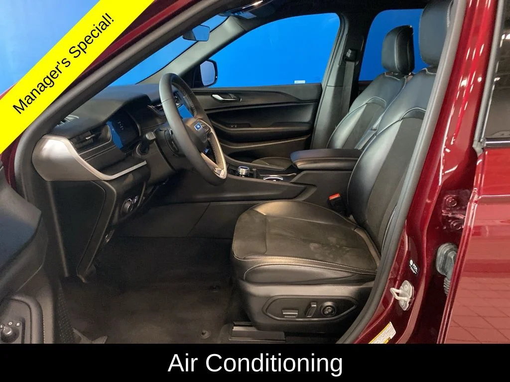 Used 2025 Red Jeep Altitude image 10