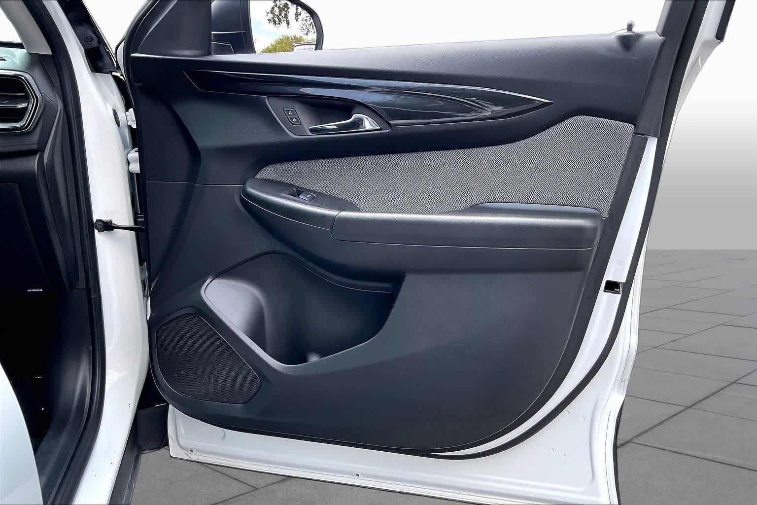 Used 2025 Summit White Chevrolet LS image 23