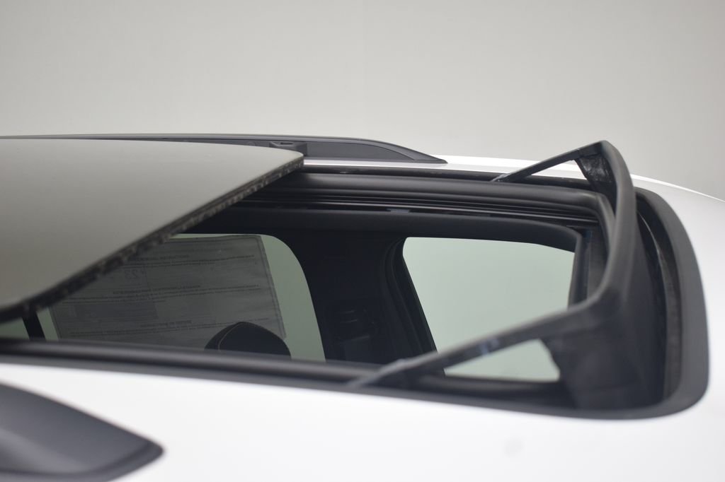 New 2026 Bright White Clear-Coat Exterior Paint Jeep  image 9