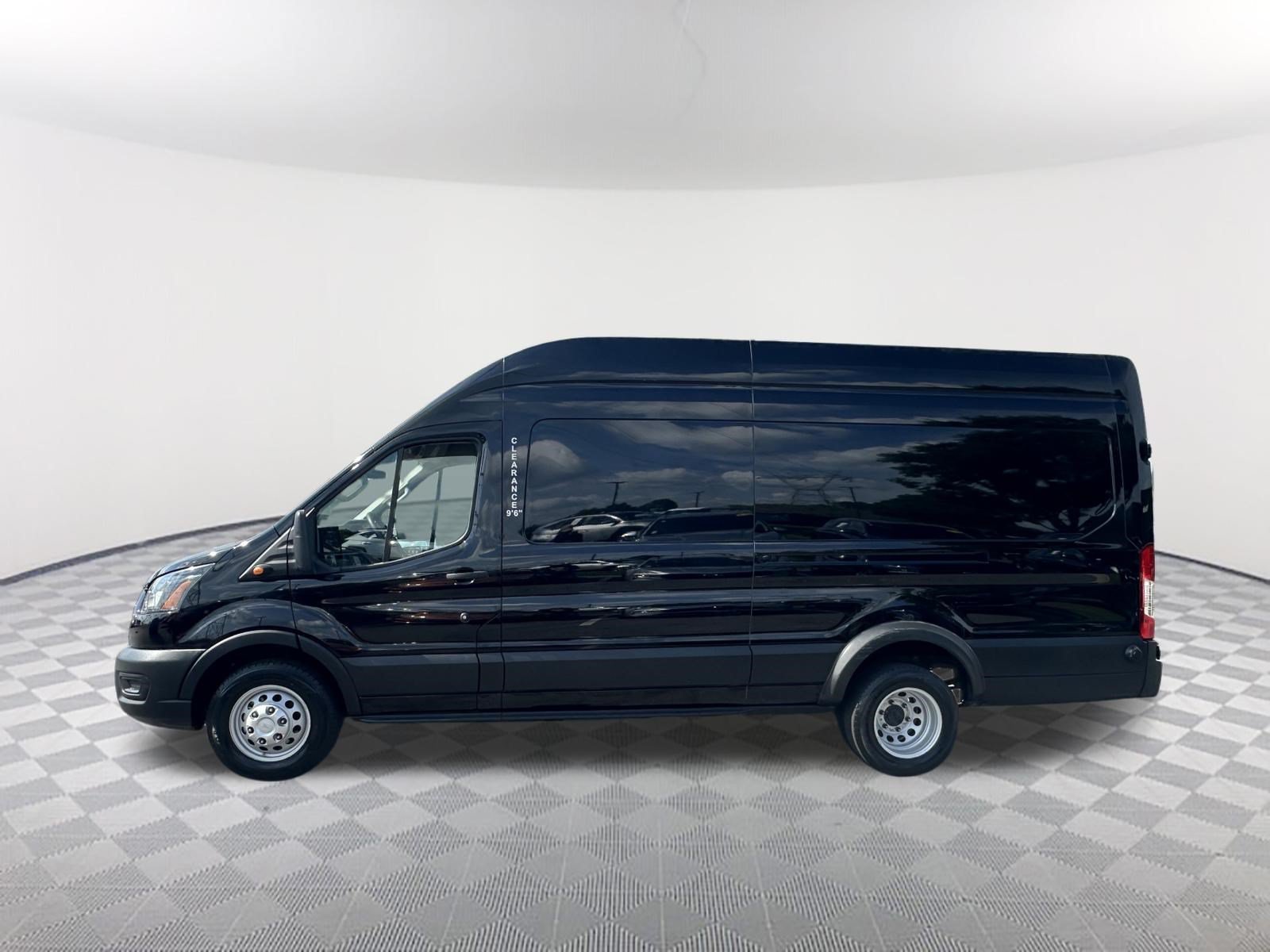 Used 2024 Agate Black Metallic Ford Base image 7