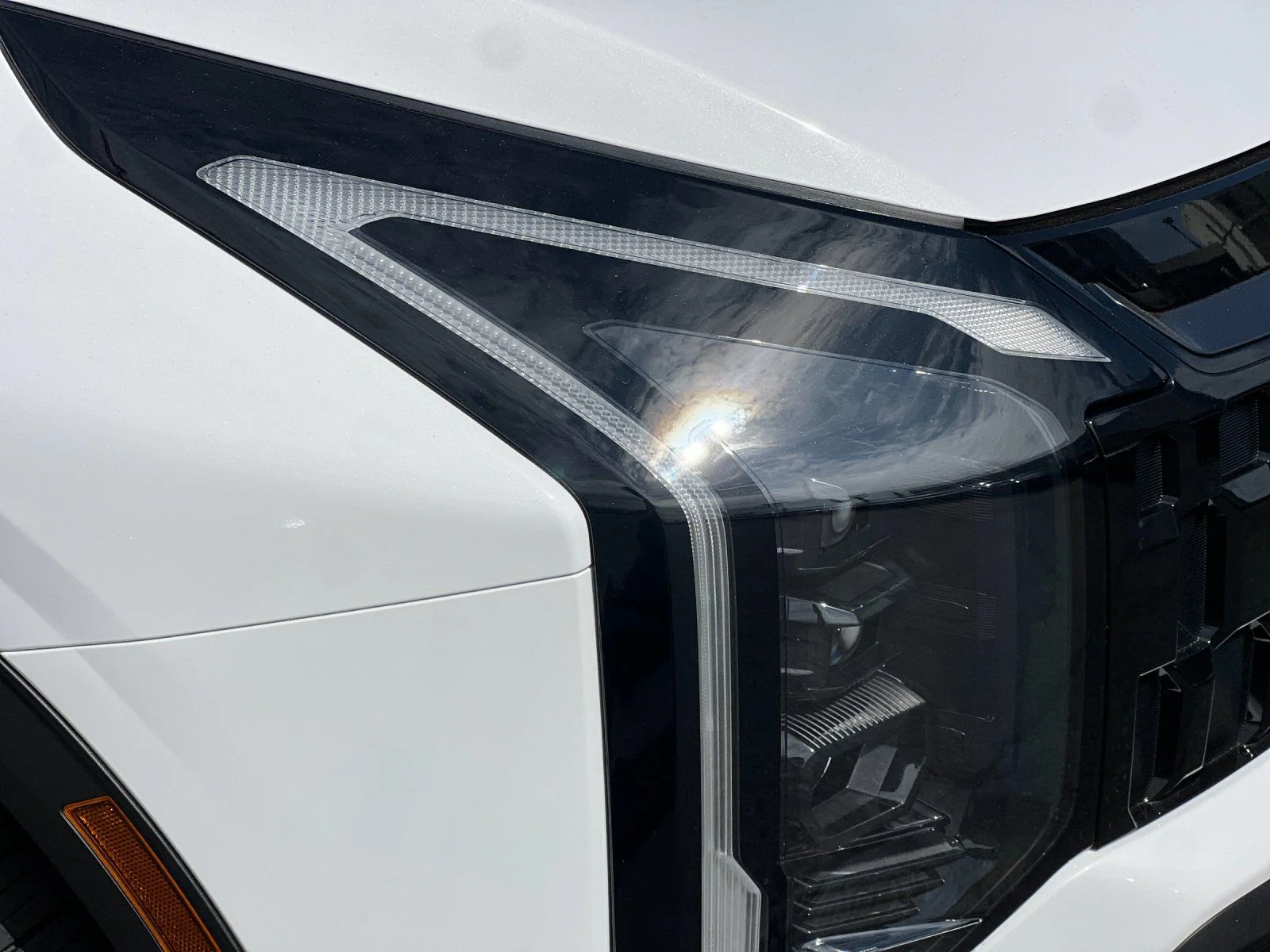 New 2026 White Kia X-Line image 31