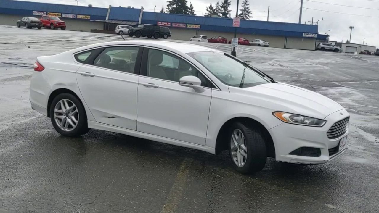 2015 Ford Fusion SE photo 2