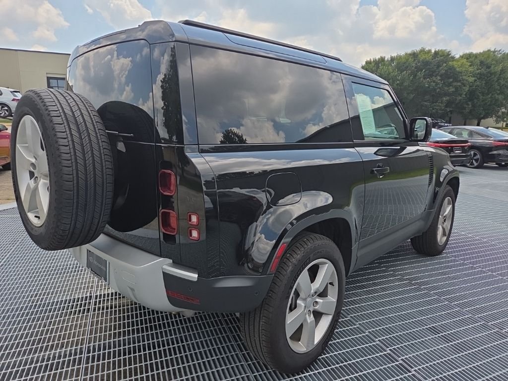 Used 2025 Santorini Black Metallic Land Rover S image 5