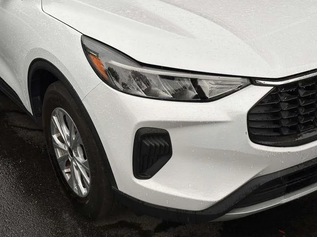 Used 2023 Oxford White Ford Active image 6