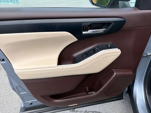 Used 2022  Toyota XLE image 17
