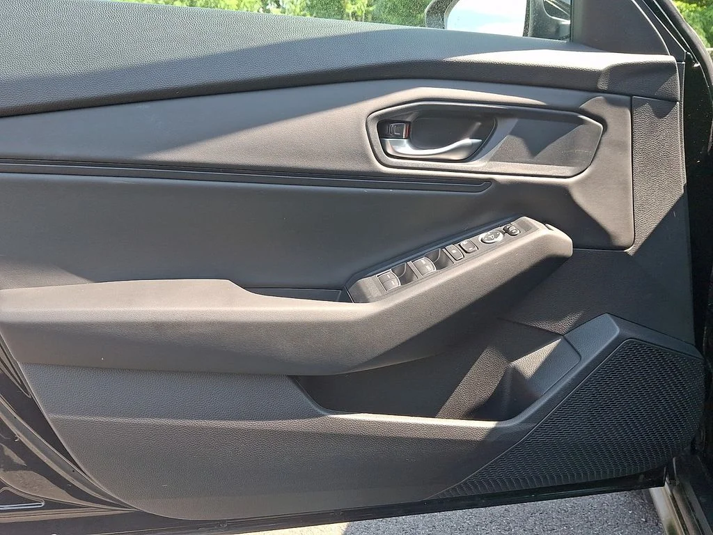 Certified Used 2025  Honda SE image 12