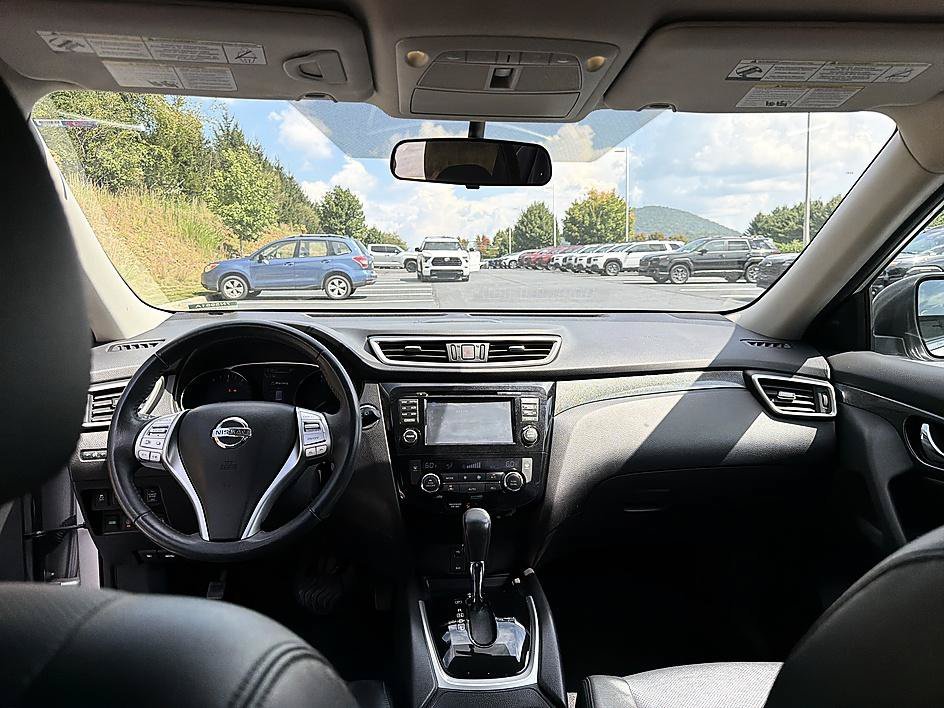 Used 2015 Brilliant Silver Nissan SL image 18