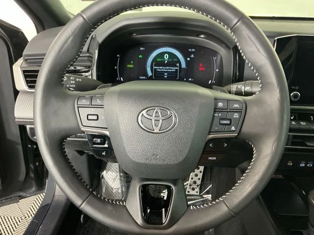 Used 2025  Toyota SE image 16