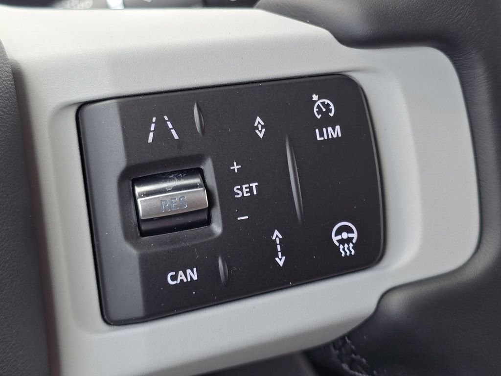 New 2026 Sedona Red Land Rover X-Dynamic se image 17