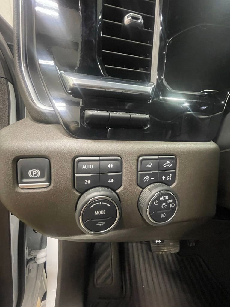 2025 Chevrolet Silverado 1500 LTZ - Photo 12
