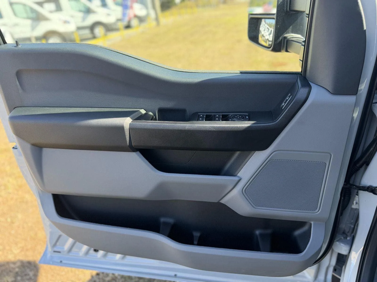 Used 2025  Ford XL image 13