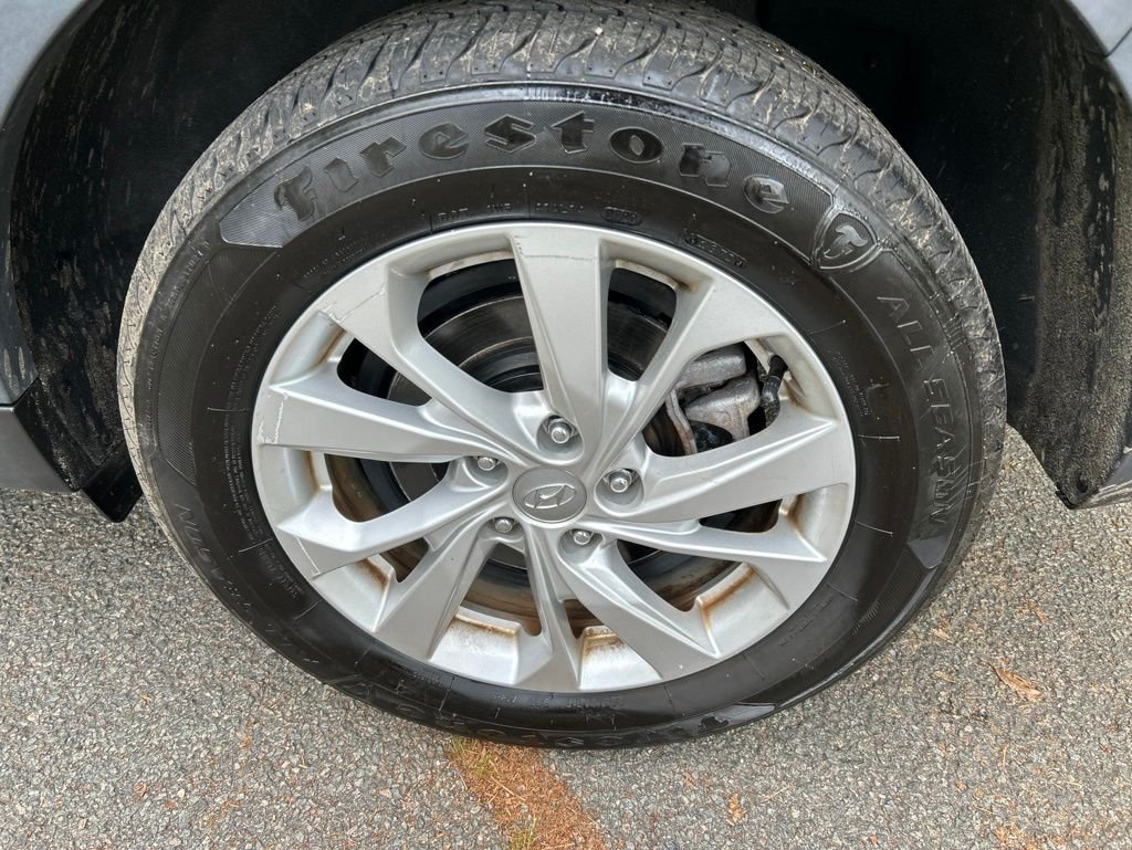 Used 2019 Gray Hyundai SE image 12