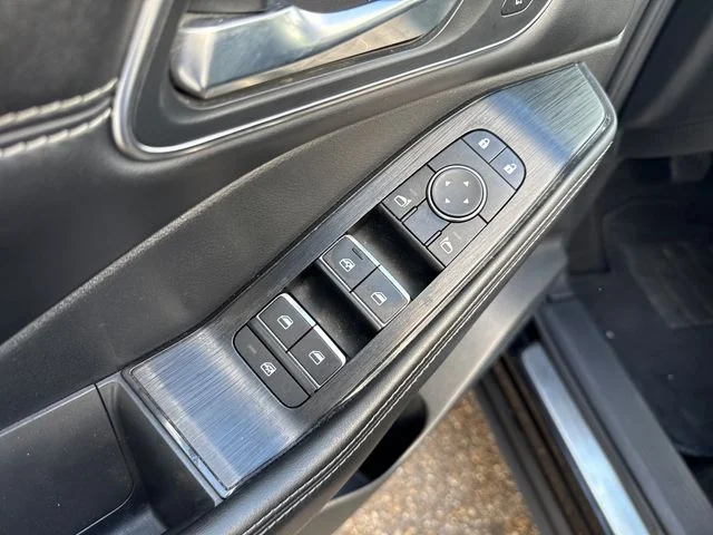 Used 2022 Black Nissan Platinum image 19