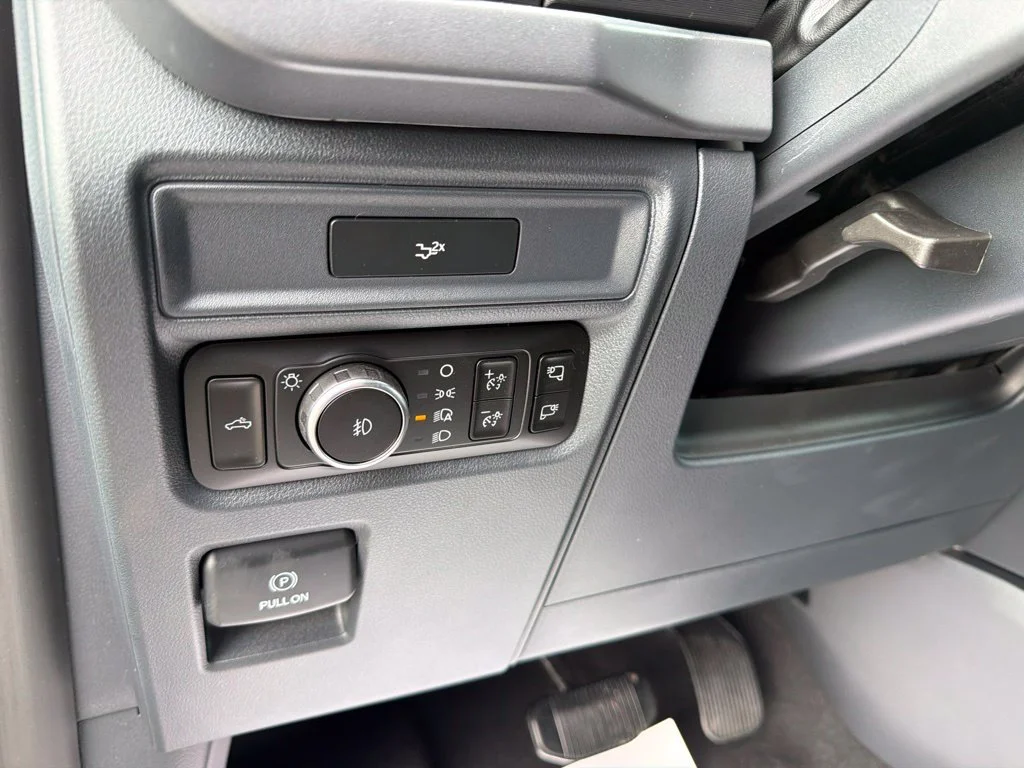 New 2026 Carbonized Gray Metallic Ford XLT image 29