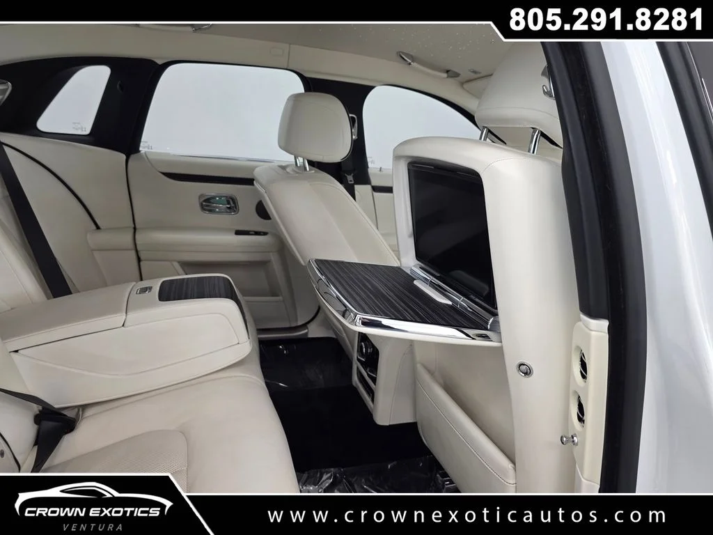 Used 2021  Rolls-Royce Base image 21