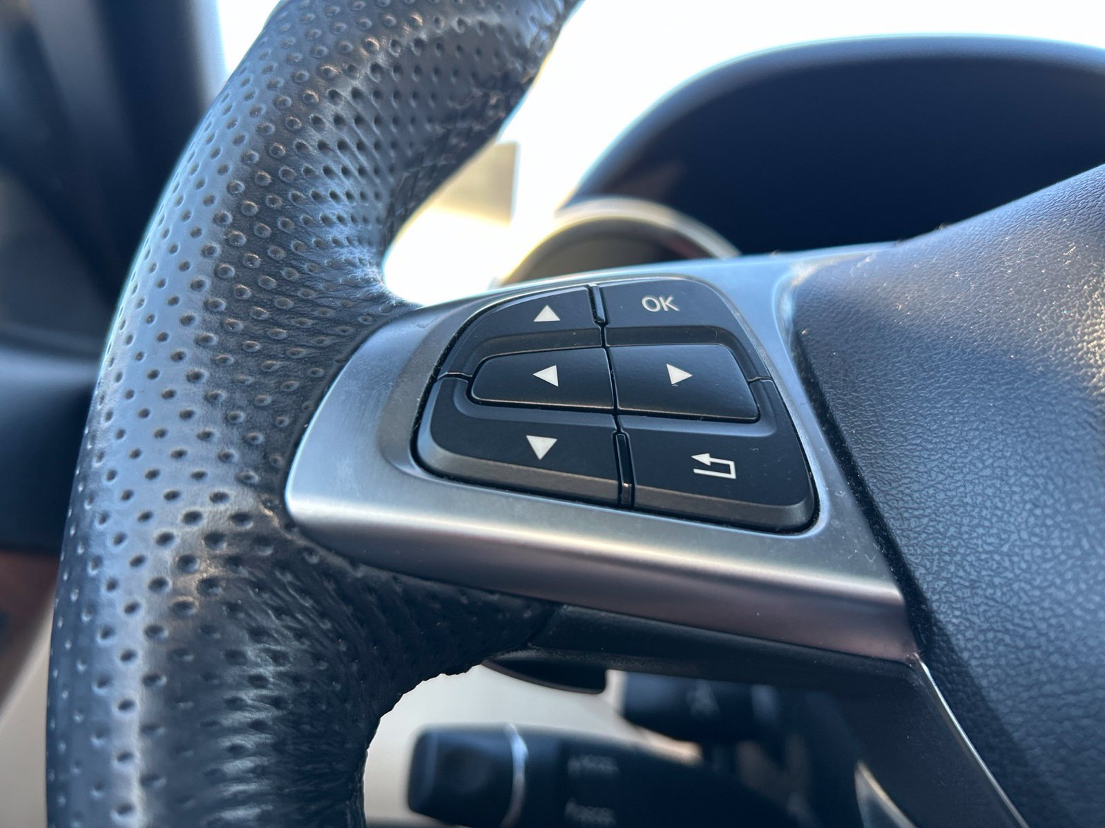 Used 2020 White Mercedes-Benz SLC 300 image 13