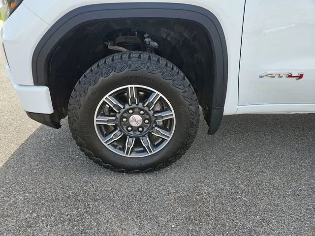 Used 2025 Summit White GMC AT4 image 27