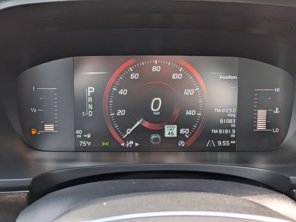 Used 2018 White Volvo T5 Momentum image 16