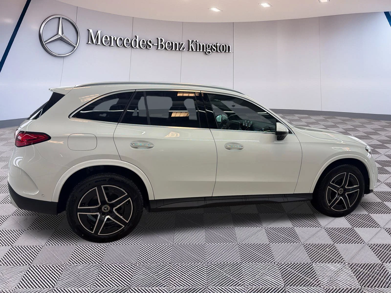 Used 2026 White Mercedes-Benz GLC 300 image 4