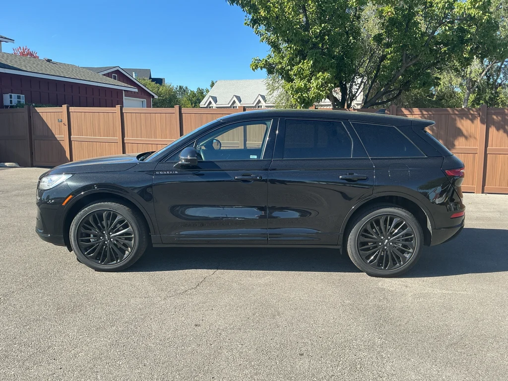 Used 2025 Infinite Black Metallic Clearcoat Lincoln Reserve image 8