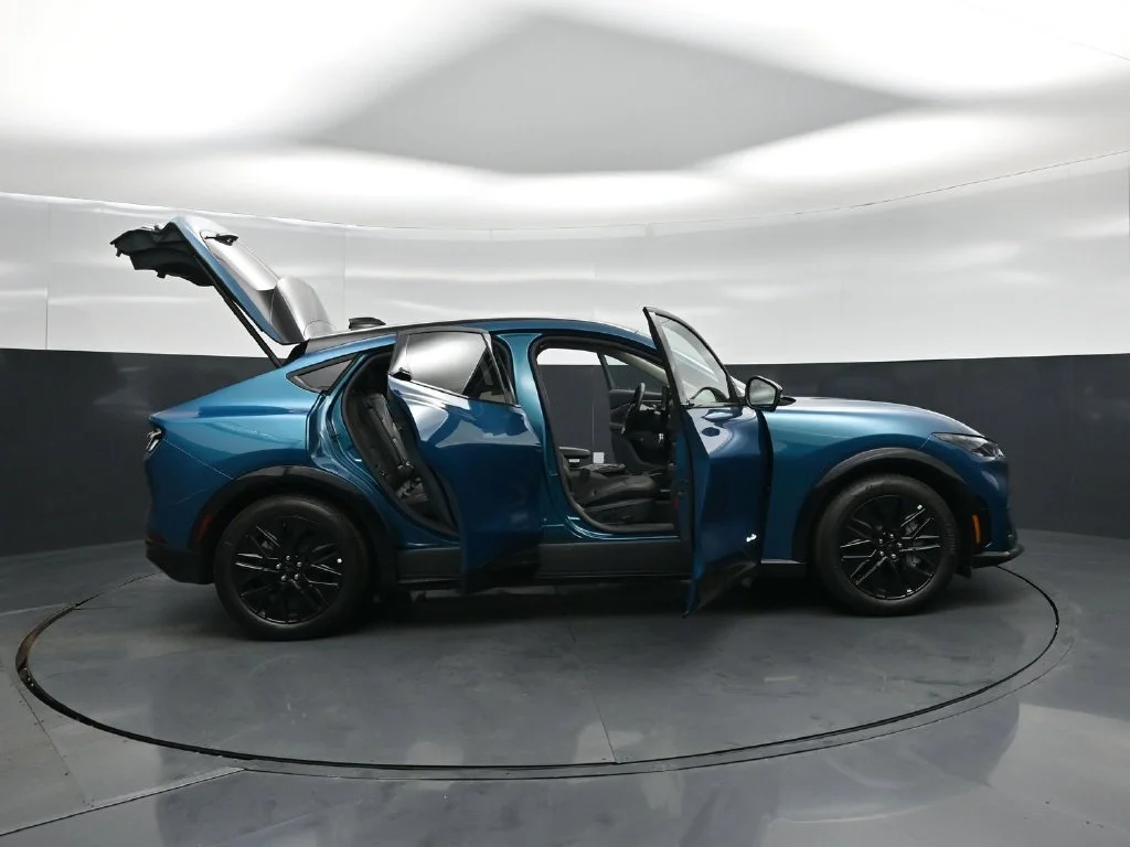 New 2026 Adriatic Blue Metallic Ford Premium image 4