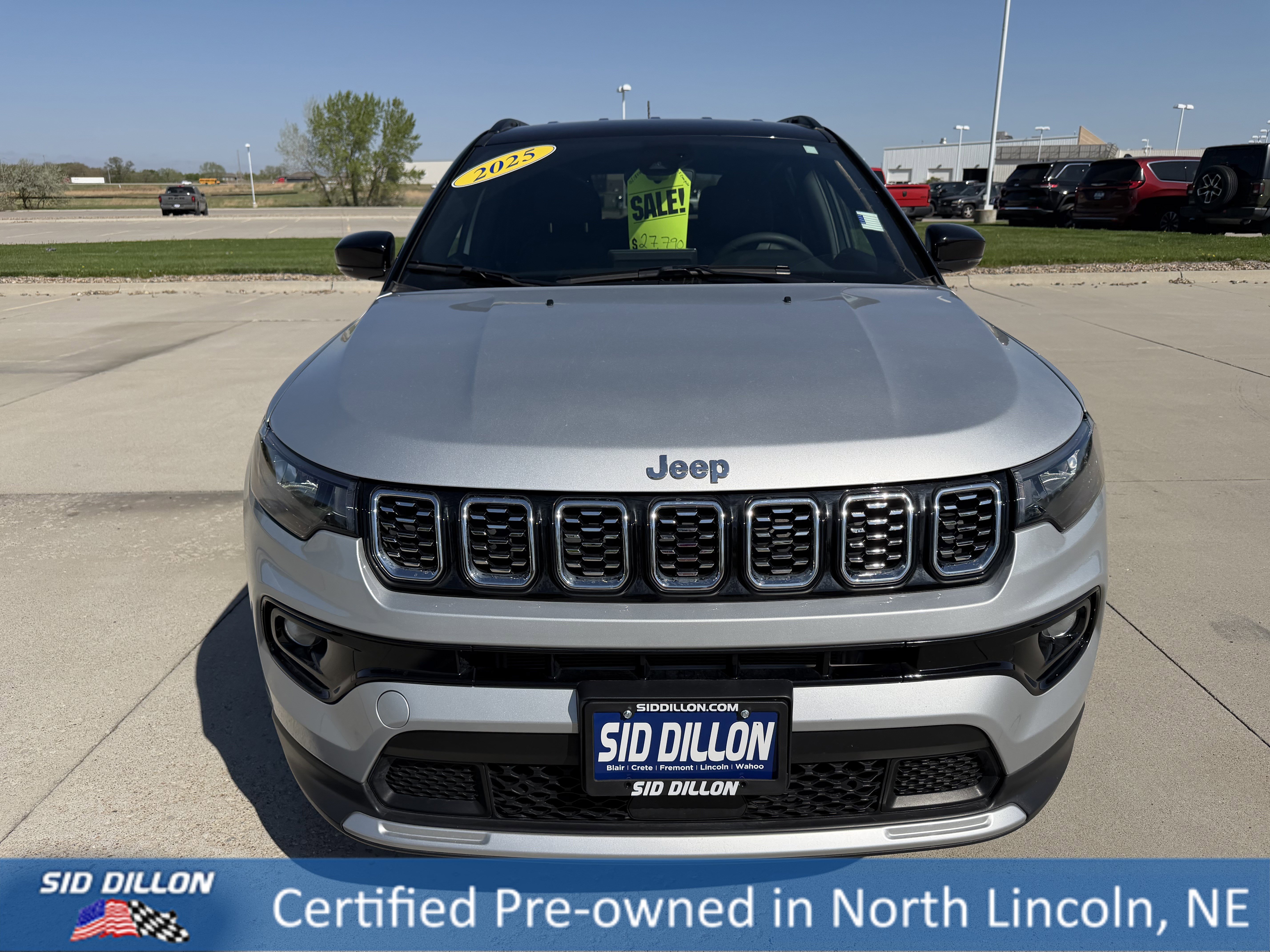 Used 2025 Silver Zynith Metallic Clearcoat Jeep Limited image 4