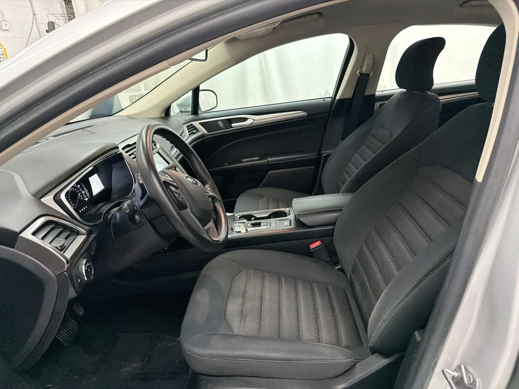 Used 2019 Silver Ford SE image 13