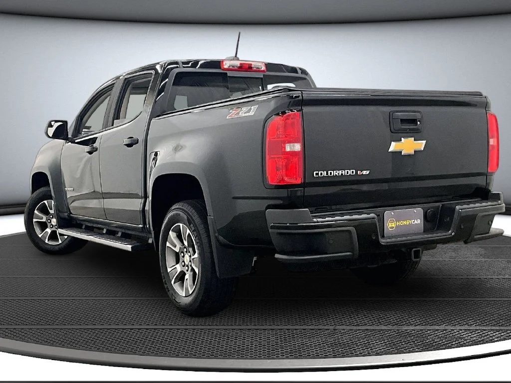 Used 2020 Black Chevrolet Z71 image 4