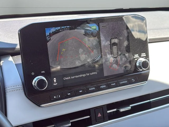 Used 2025 Black Mitsubishi SEL Platinum Edition image 21