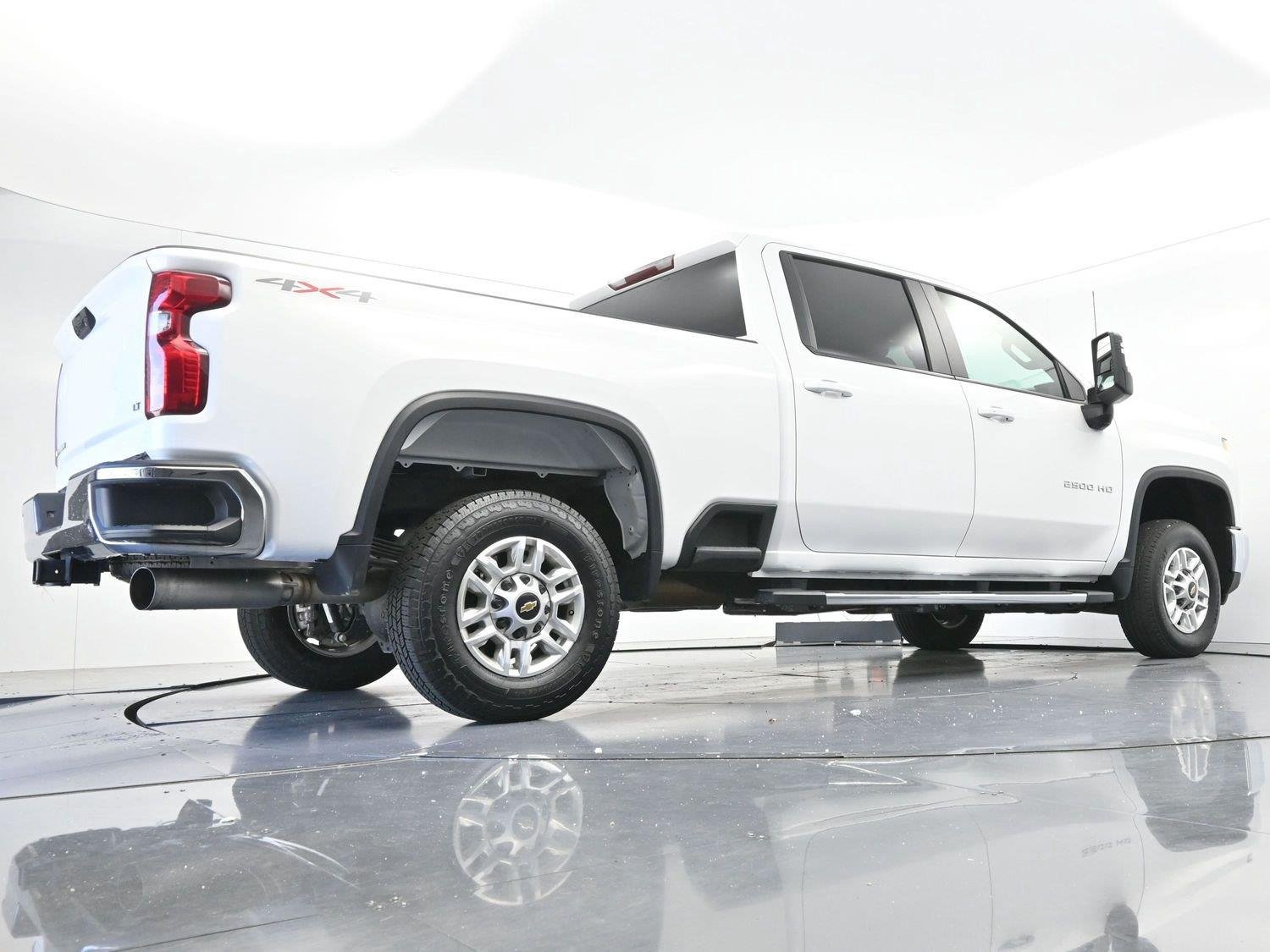 Used 2025 Summit White Chevrolet LT image 51