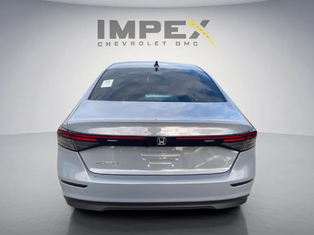 Used 2025 Gray Honda SE image 4