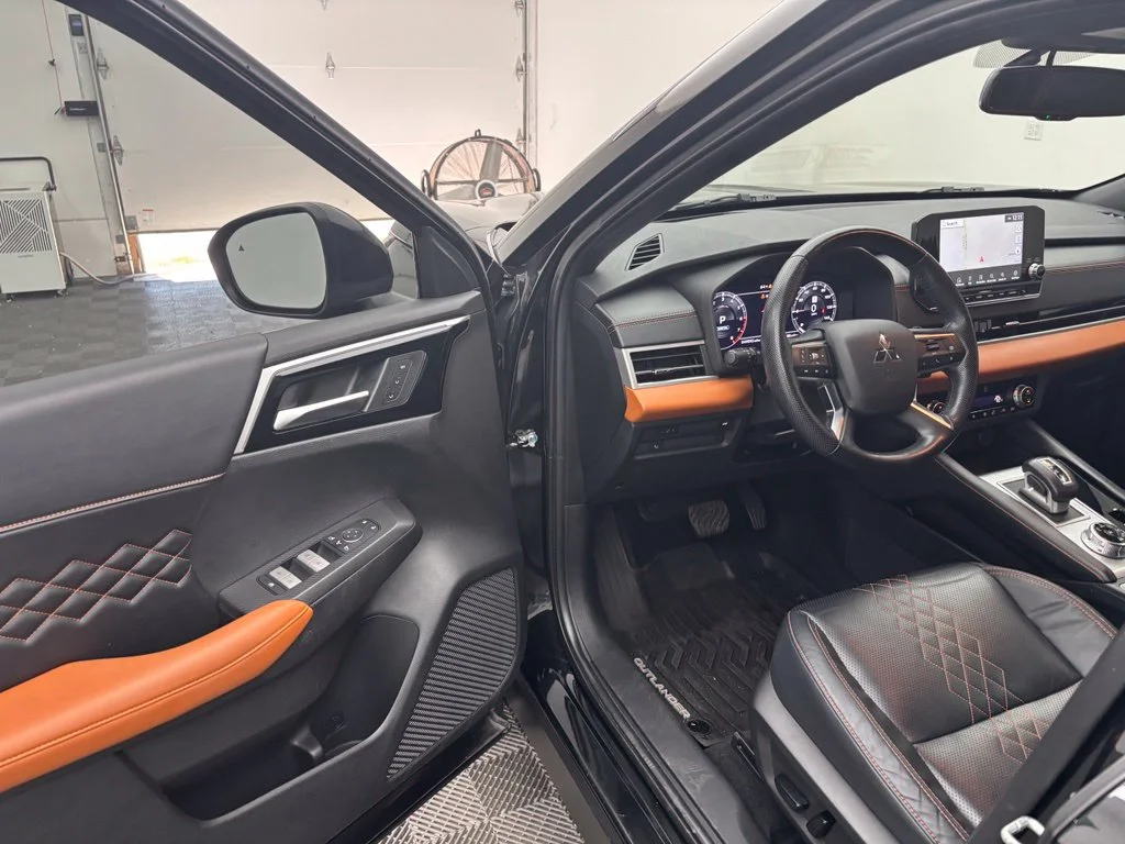 Used 2022 Black Mitsubishi SEL image 17