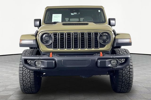 Used 2025 Green Jeep Mojave image 2