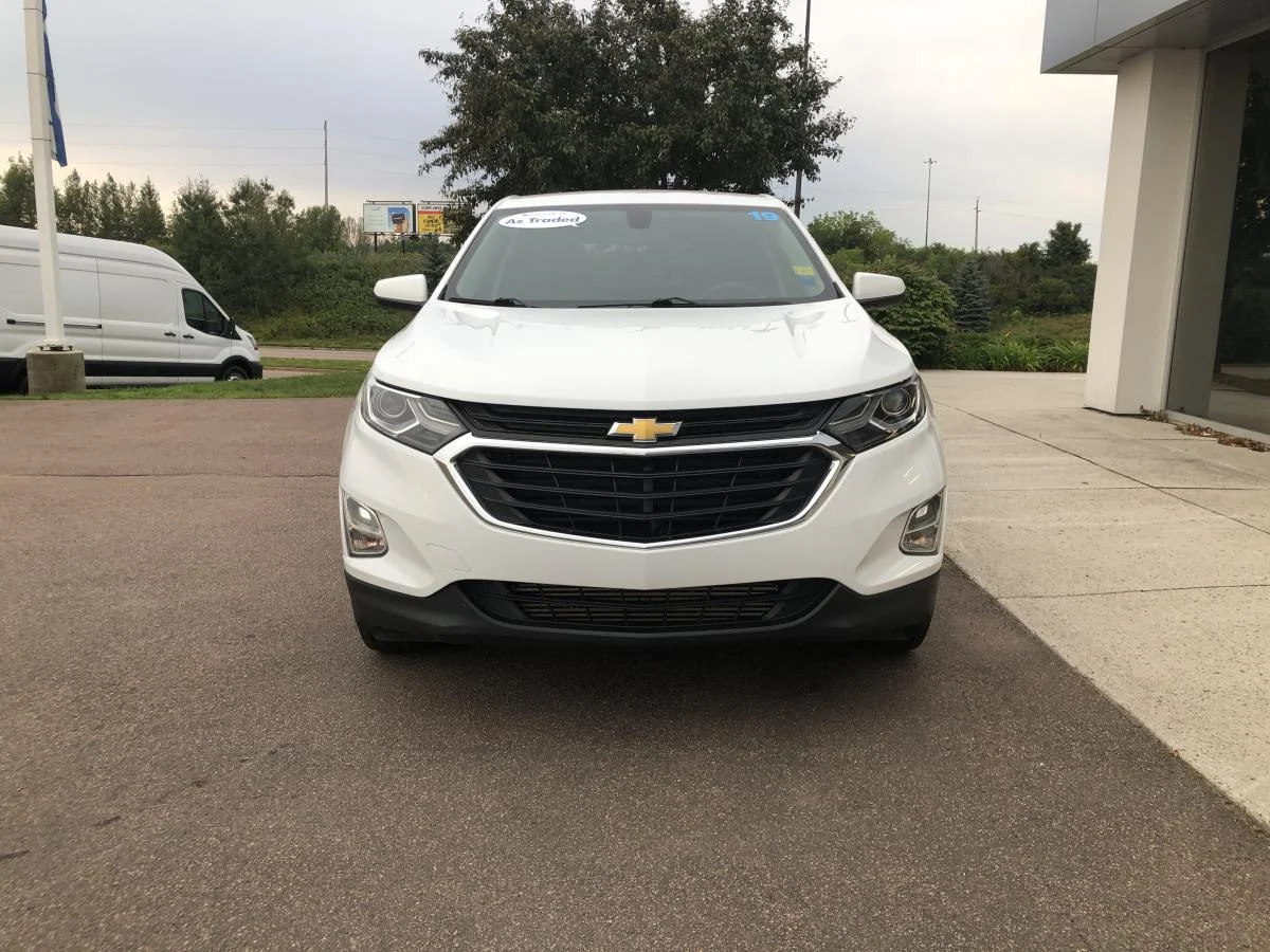 Used 2019 White Chevrolet AWD 4dr LT w/1LT image 4