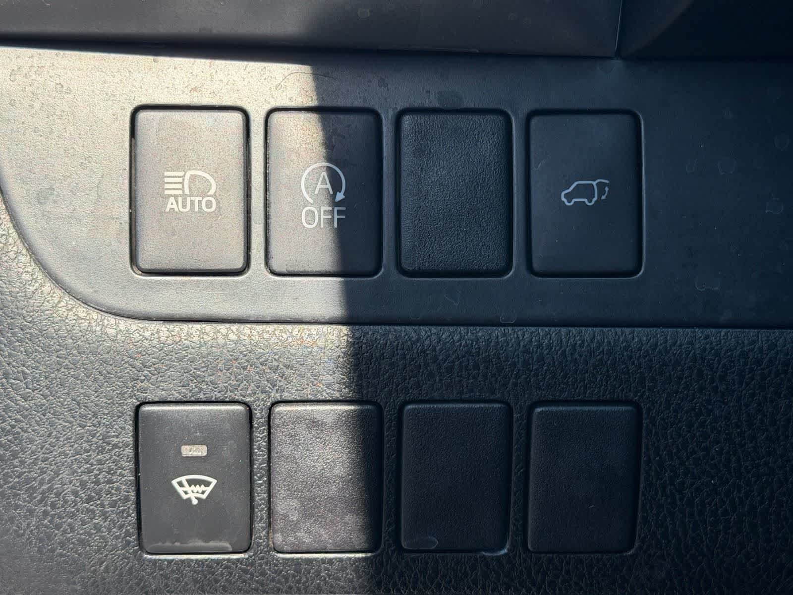 Used 2018 Blizzard Pearl Toyota SE image 16