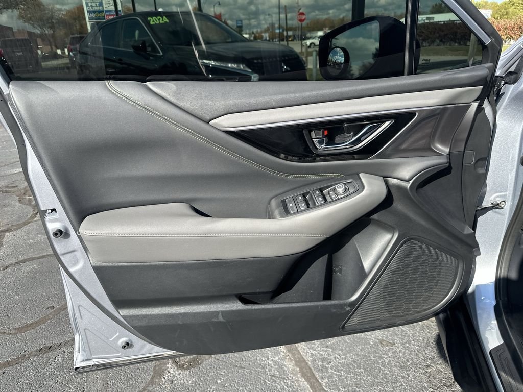 2023 SUBARU OUTBACK - Image 17