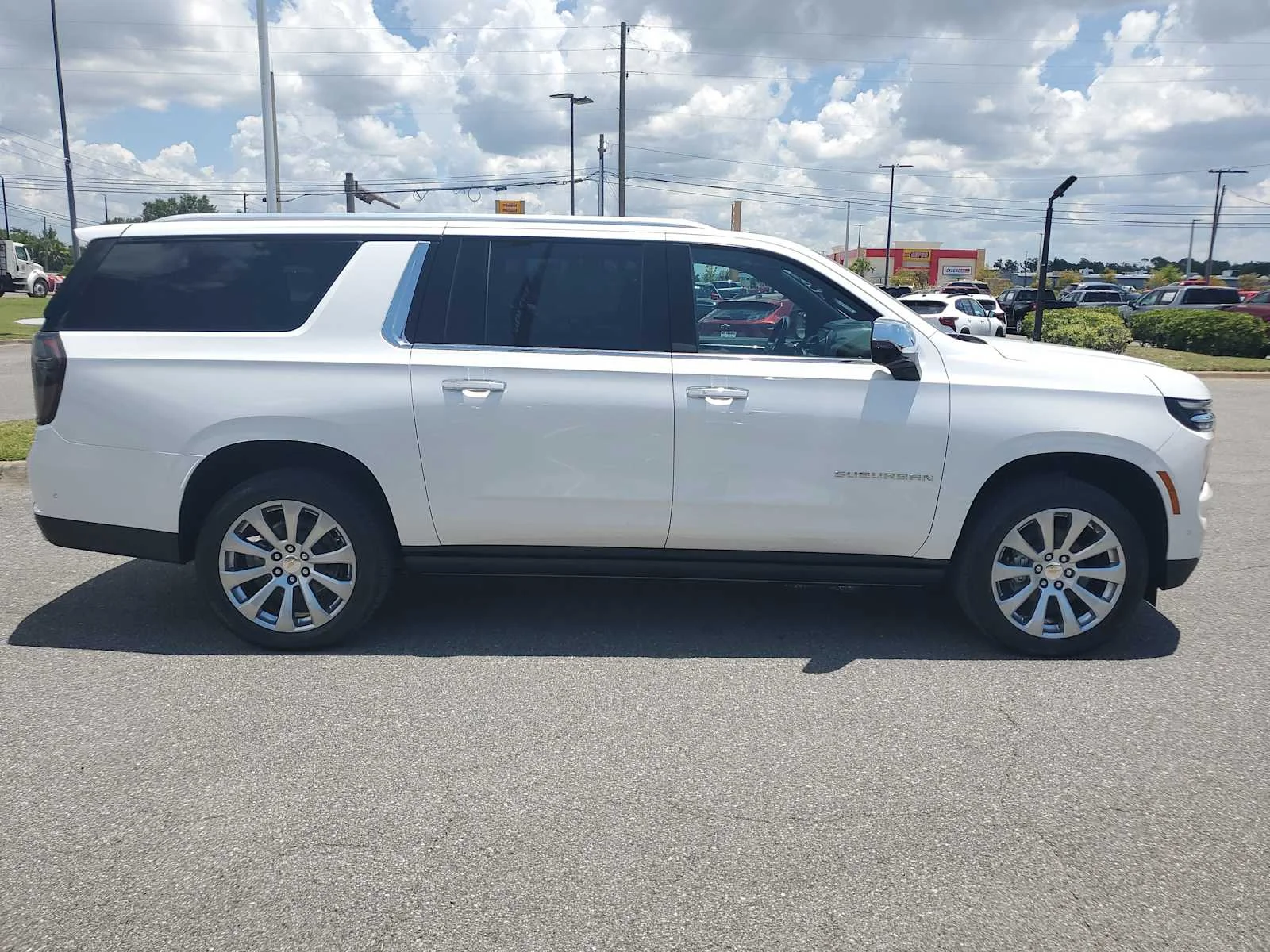 2025 Chevrolet Suburban Premier - Photo 7