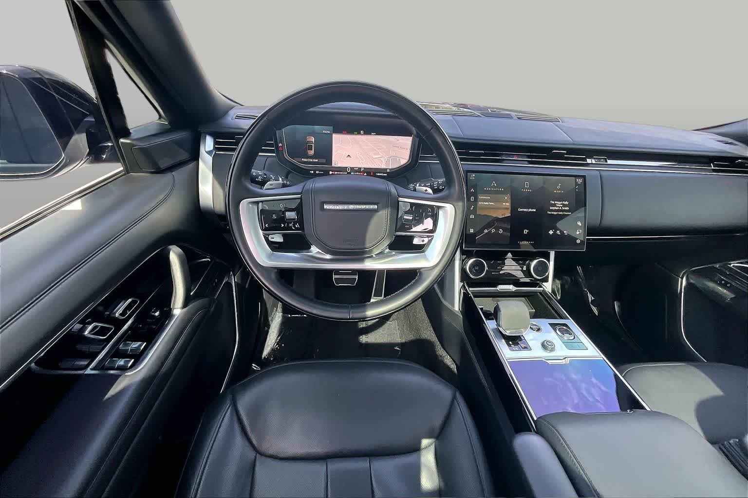 Used 2023 Ligurian Black SV Bespoke Ultra Metallic Sat Land Rover Autobiography image 6