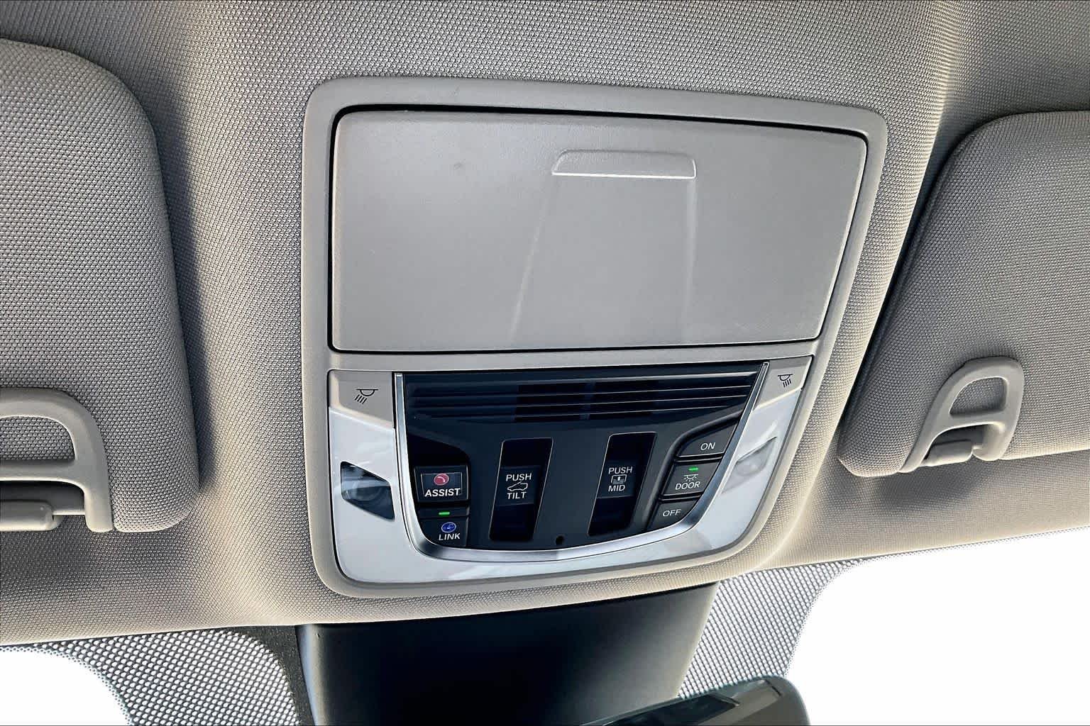 Used 2023 Majestic Black Pearl Acura w/Technology Package image 31