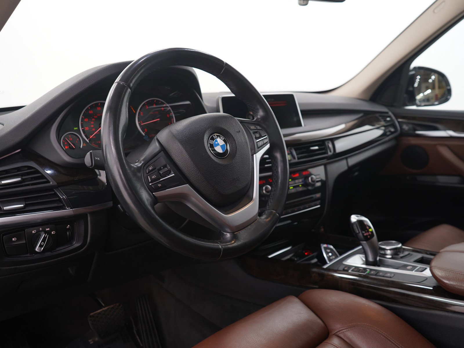 Used 2015 Alpine White BMW AWD 4dr xDrive35i image 27
