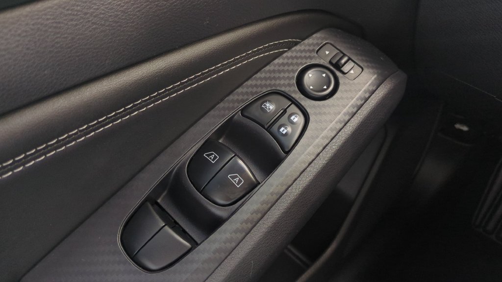 Used 2019 Blue Nissan 2.5 SL image 19