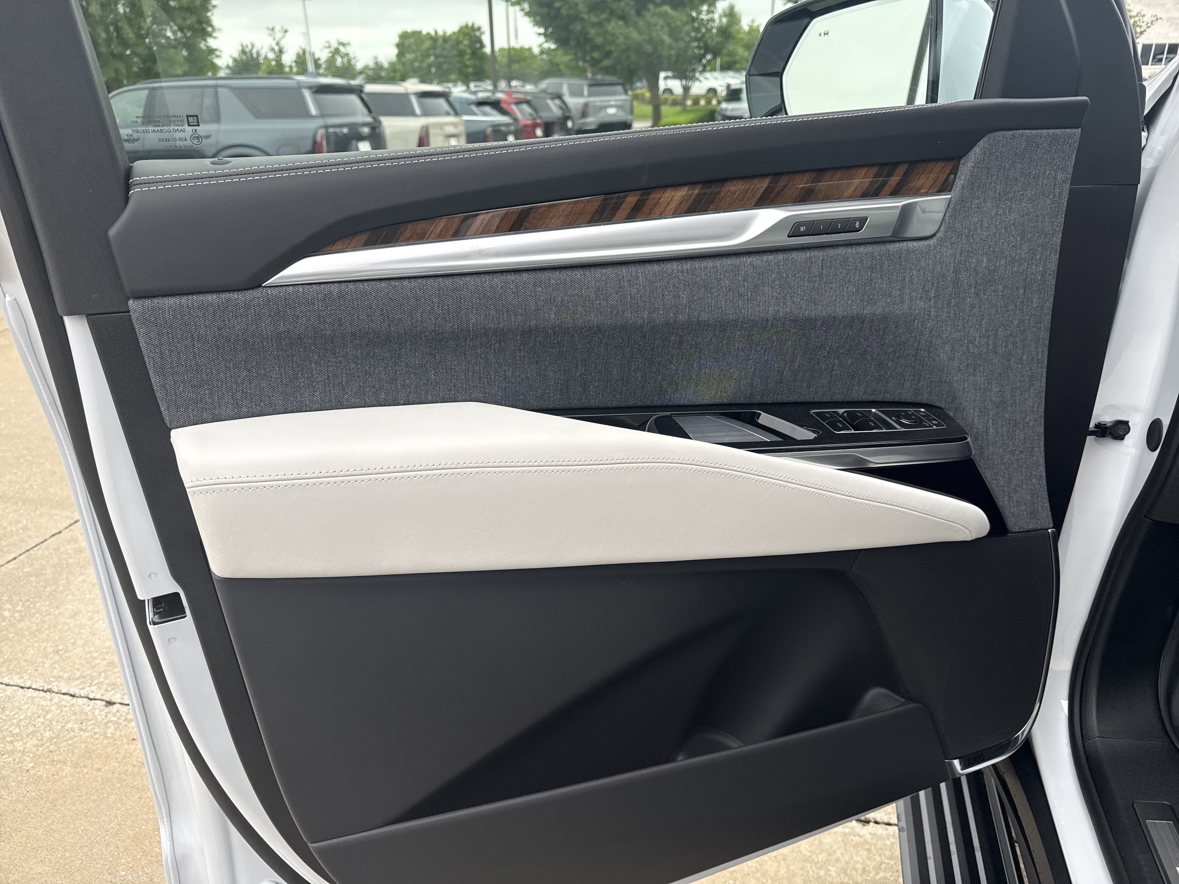 New 2026 Vibrant White Tricoat Cadillac Platinum Sport image 10